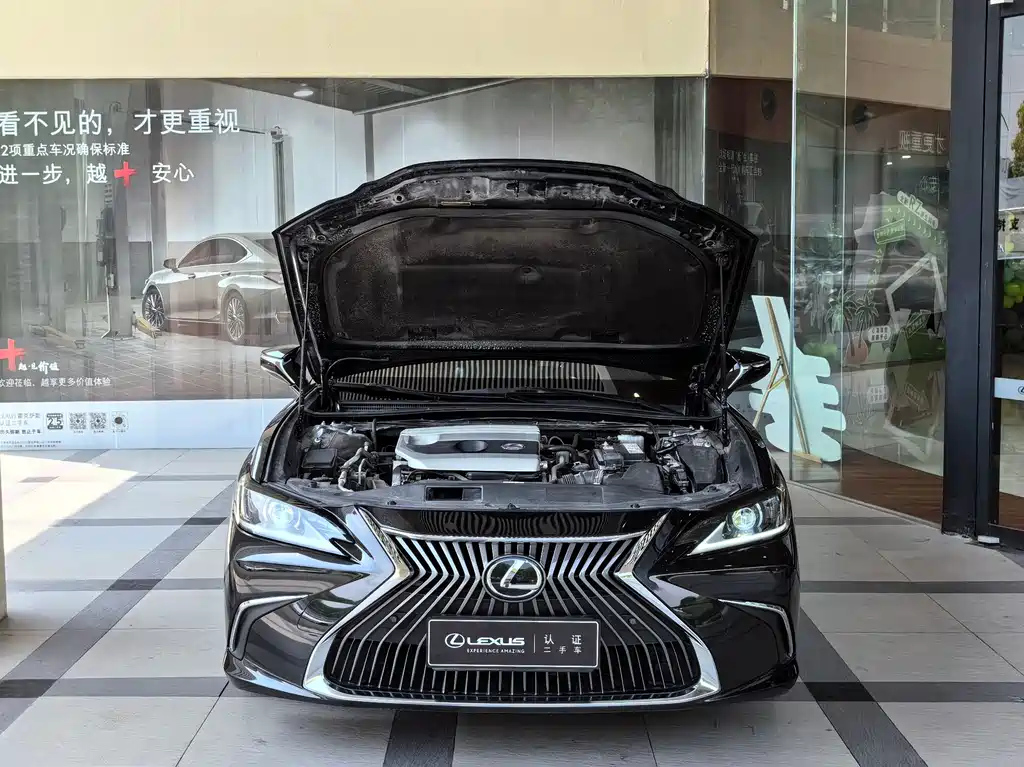 LEXUS ES 2020