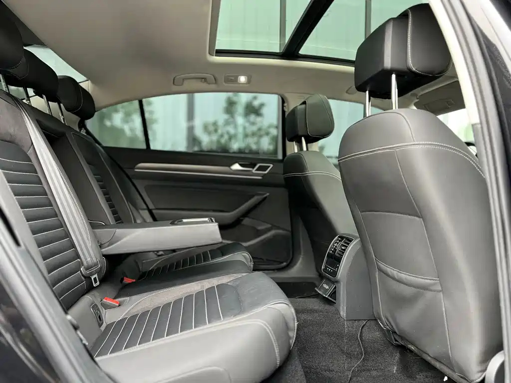 VOLKSWAGEN MAGOTAN 2022