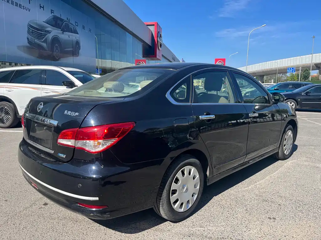 NISSAN SYLPHY 2015