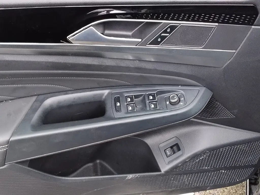 VOLKSWAGEN PASSAT 2022