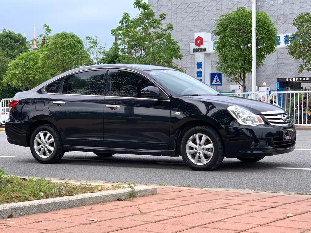 NISSAN SYLPHY 2013