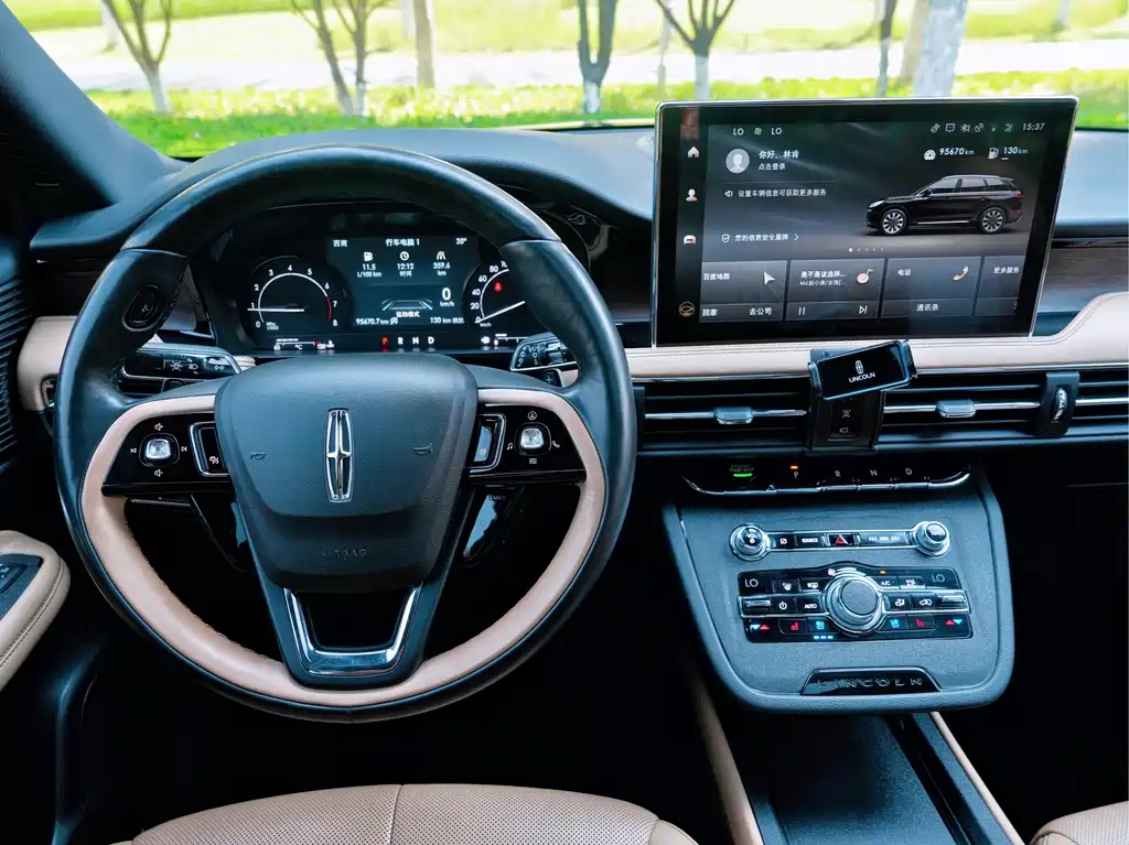 LINCOLN ADVENTURER 2020
