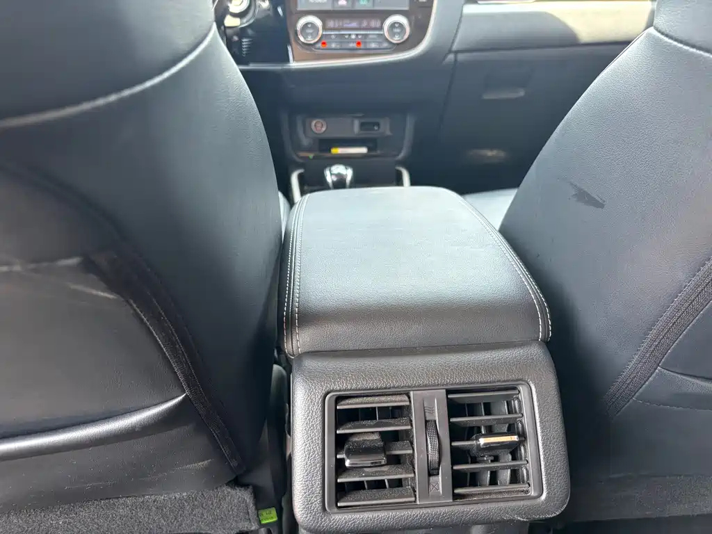MITSUBISHI OUTLANDER 2019