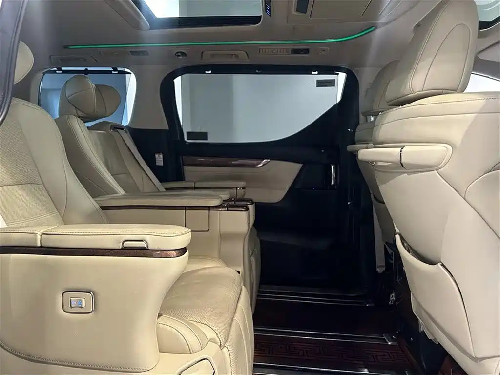 TOYOTA ALPHARD 2018