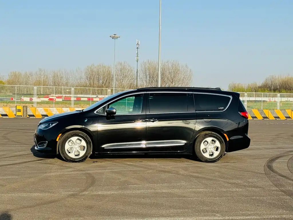 CHRYSLER OTHER 2018