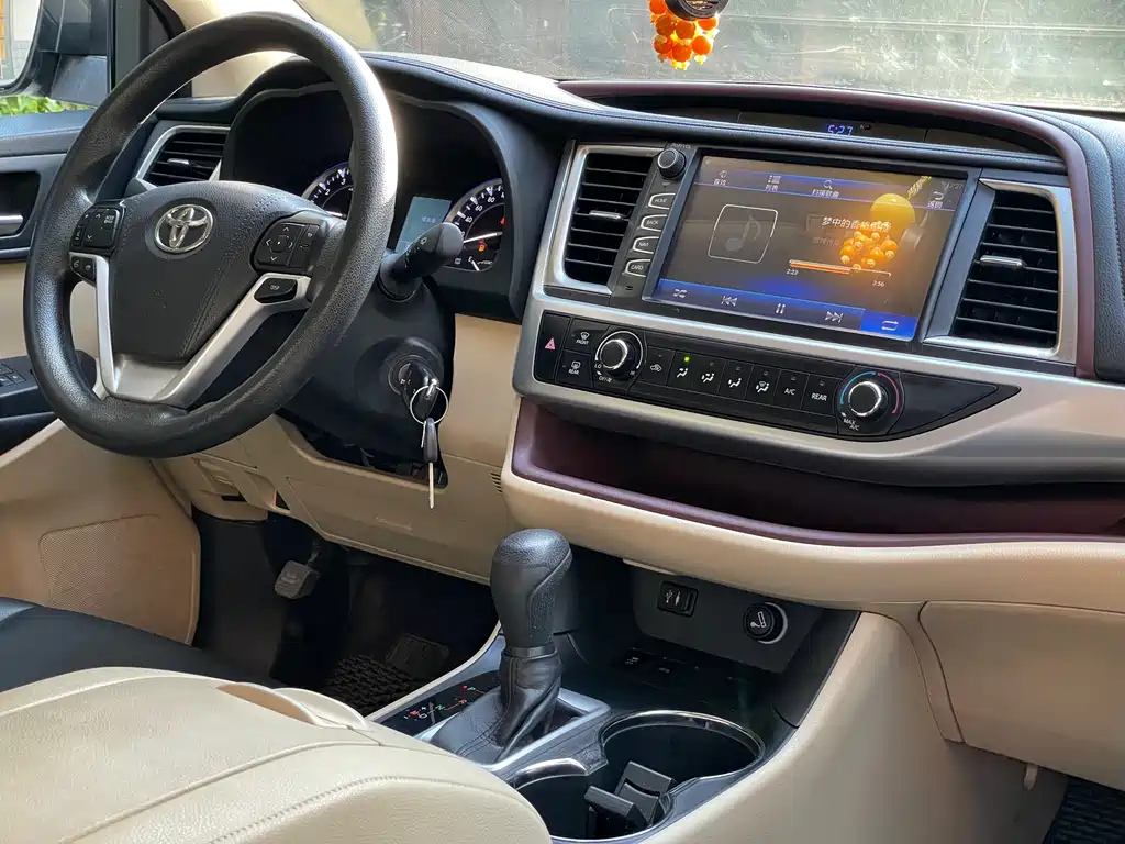TOYOTA HIGHLANDER 2016