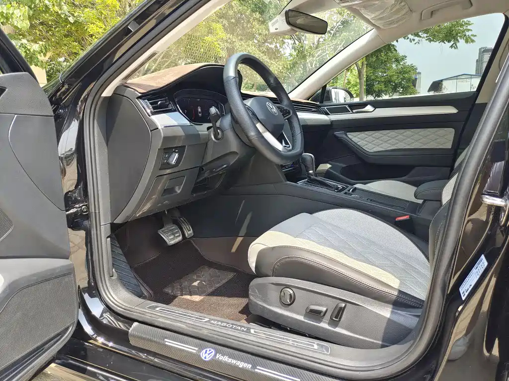 VOLKSWAGEN MAGOTAN 2023