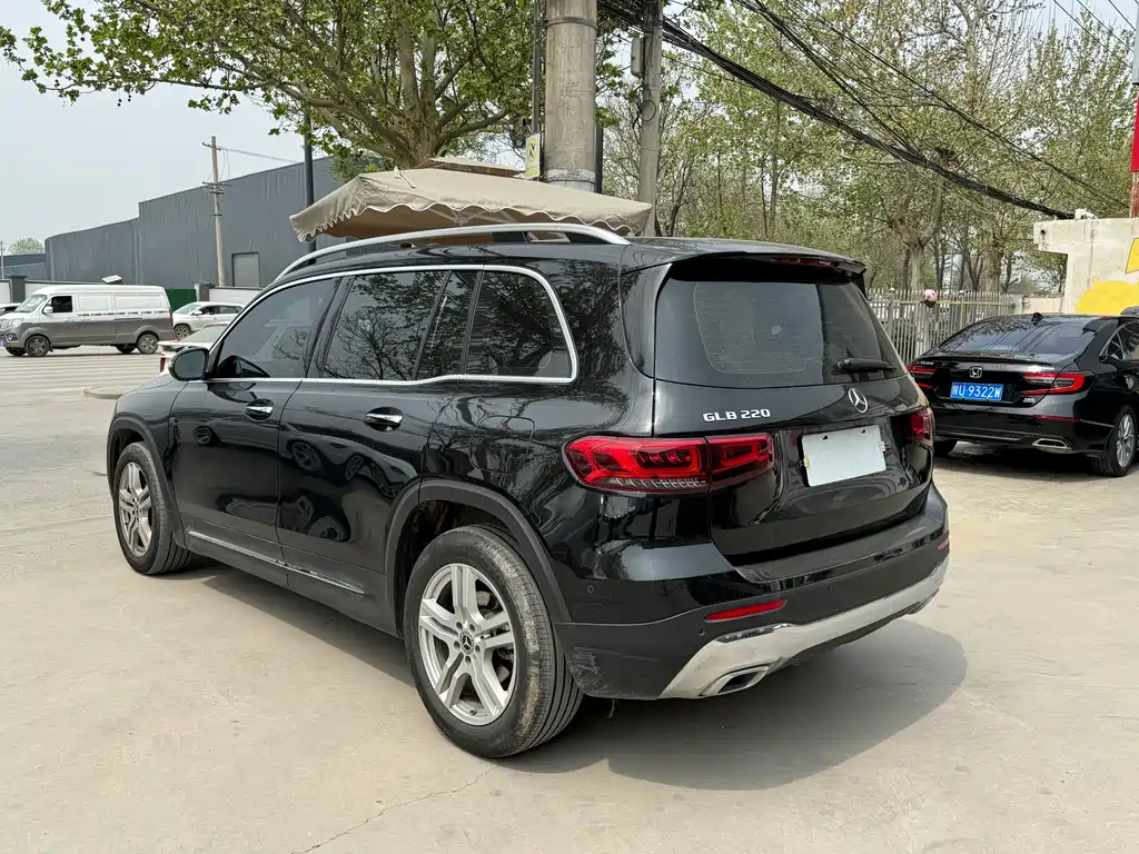 MERCEDES BENZ GLB 2023