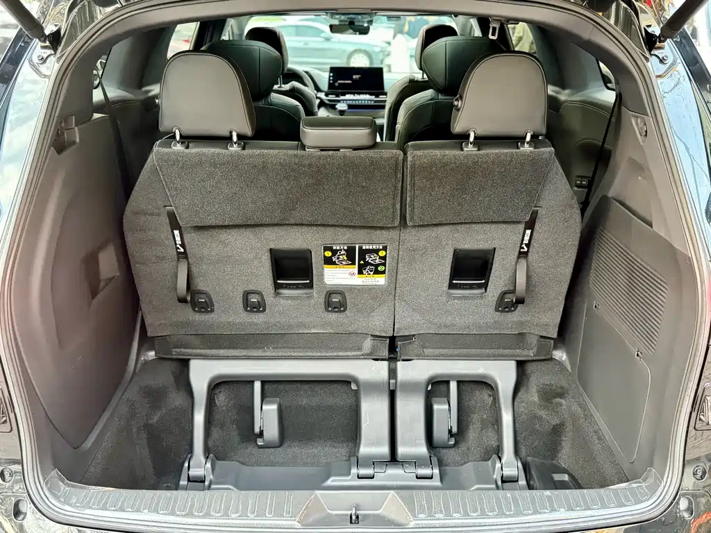 TOYOTA GRANVIA 2023