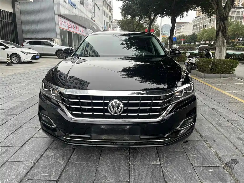 VOLKSWAGEN PASSAT 2019