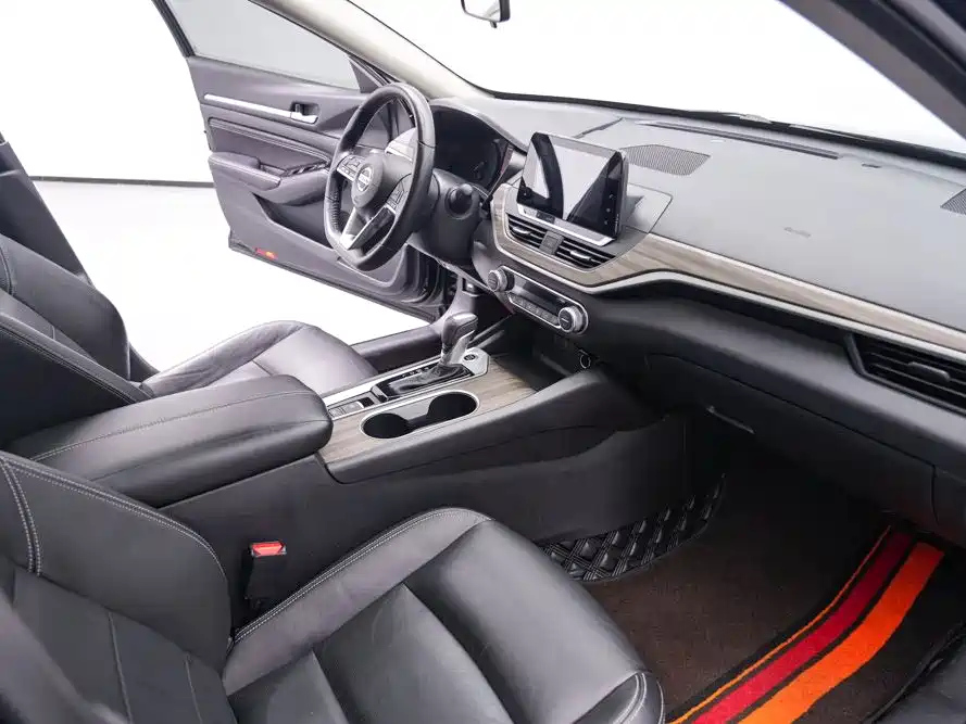 NISSAN TEANA 2020