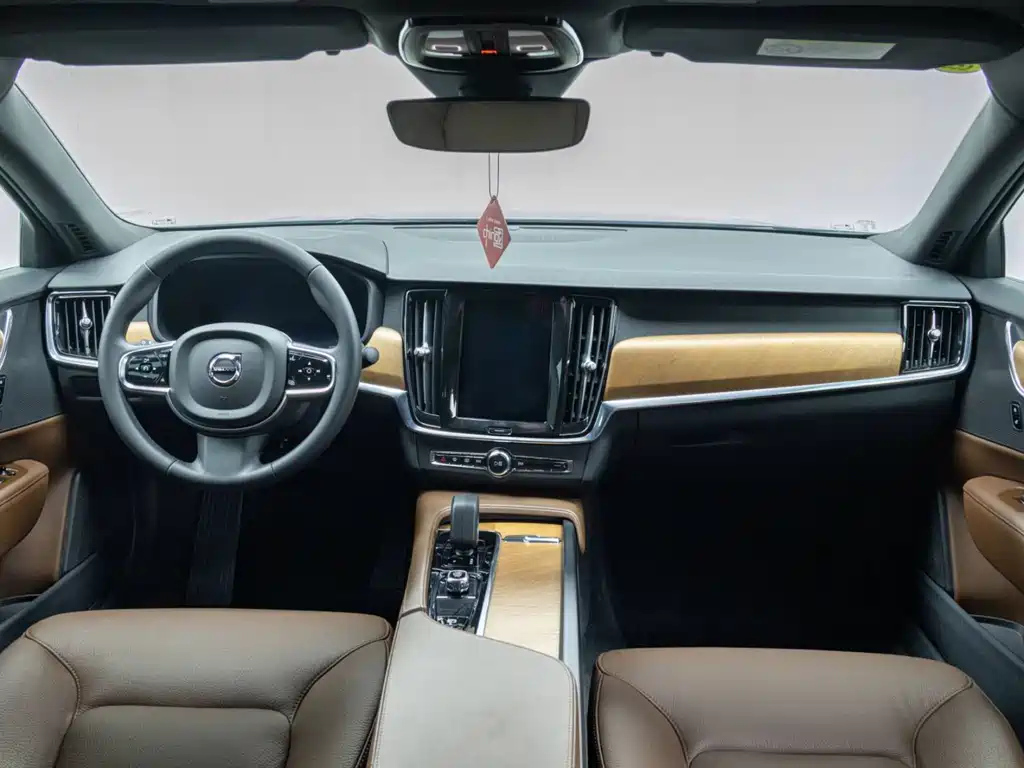 VOLVO S90 2022