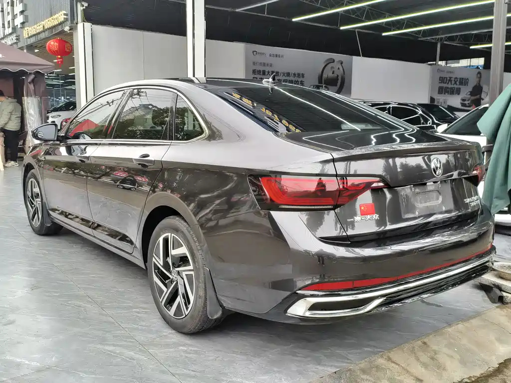 VOLKSWAGEN SAGITAR 2022