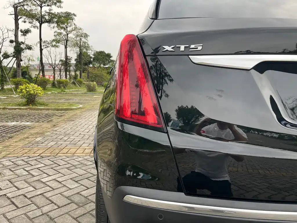 CADILLAC XT5 2021