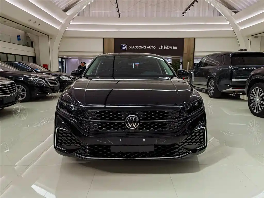 VOLKSWAGEN PASSAT 2023