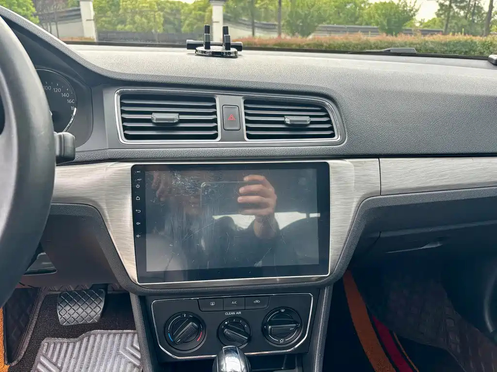 VOLKSWAGEN LAVIDA 2018