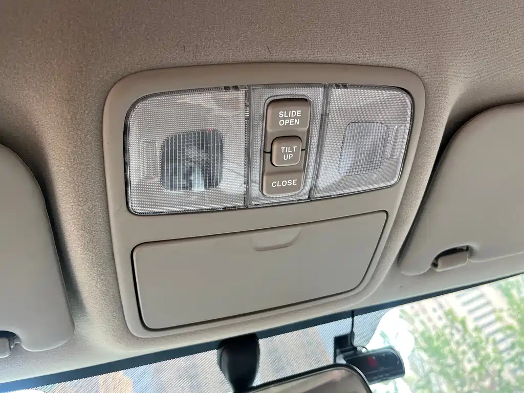 HYUNDAI CELESTA 2012