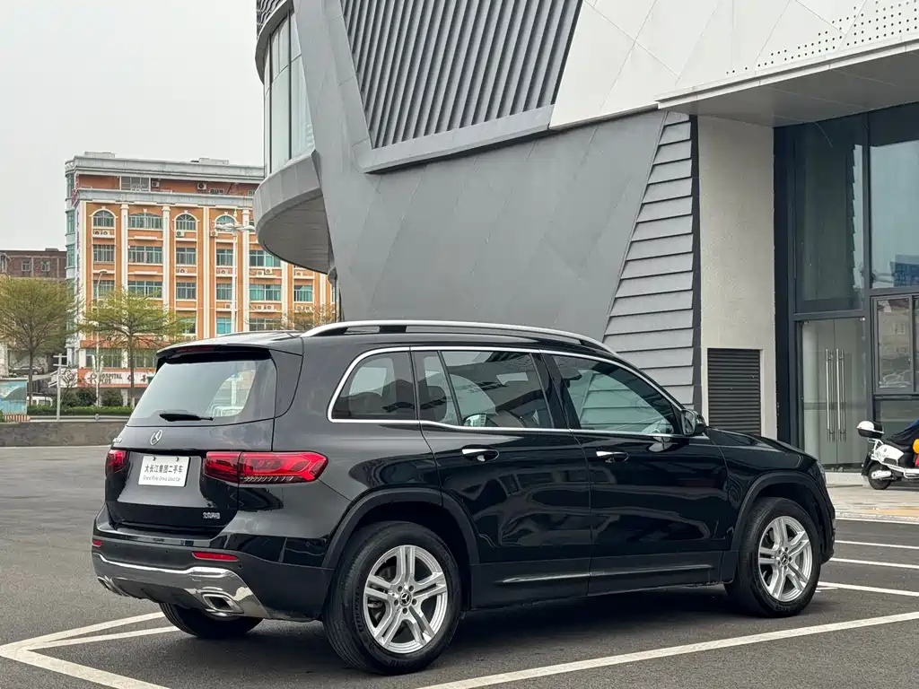 MERCEDES BENZ GLB 2023