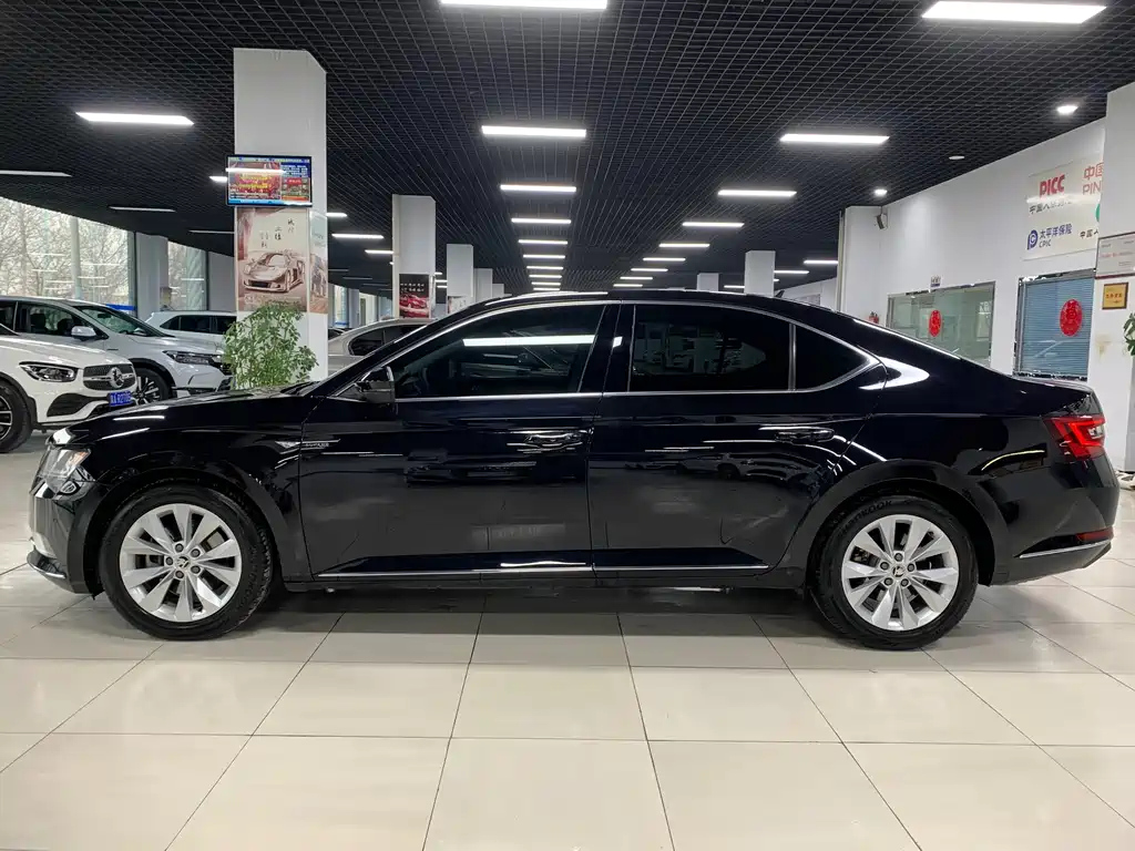SKODA SUPERB 2017