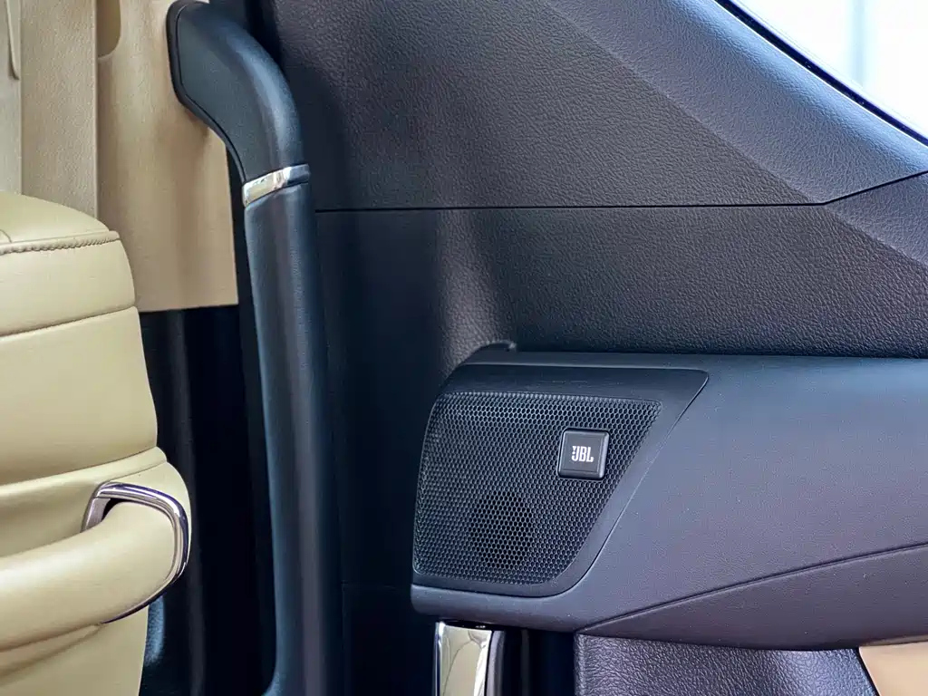 TOYOTA ALPHARD 2017