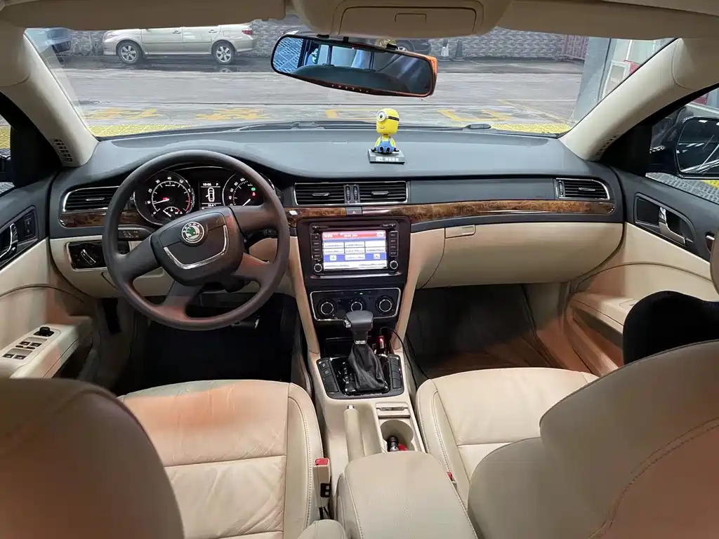 SKODA SUPERB 2013