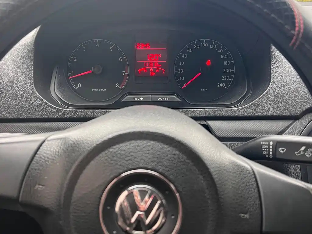 VOLKSWAGEN JETTA 2014