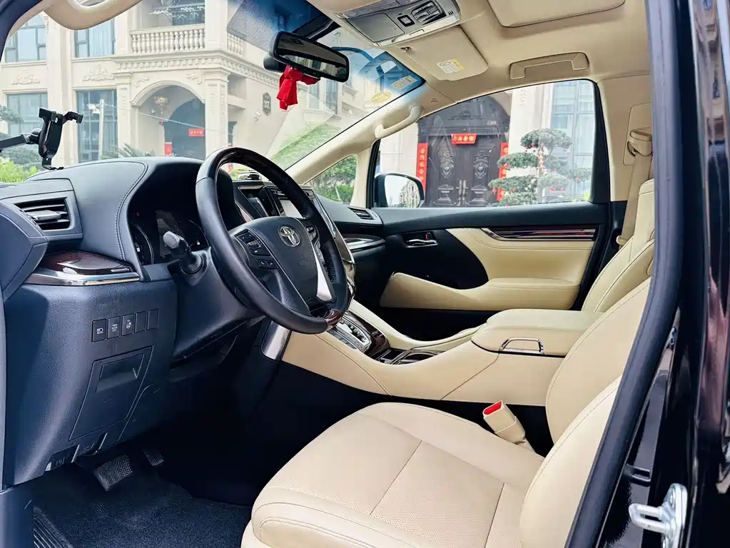 TOYOTA ALPHARD 2018