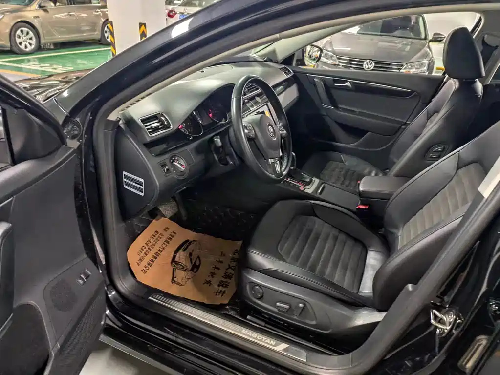 VOLKSWAGEN MAGOTAN 2015