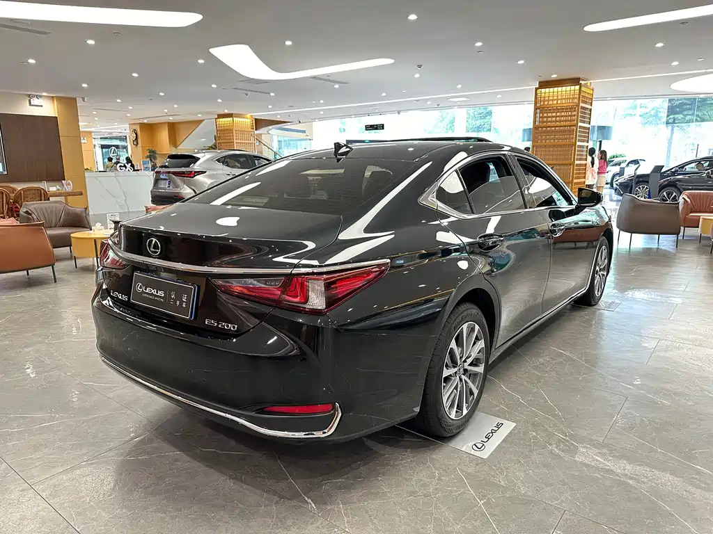 LEXUS ES 2022