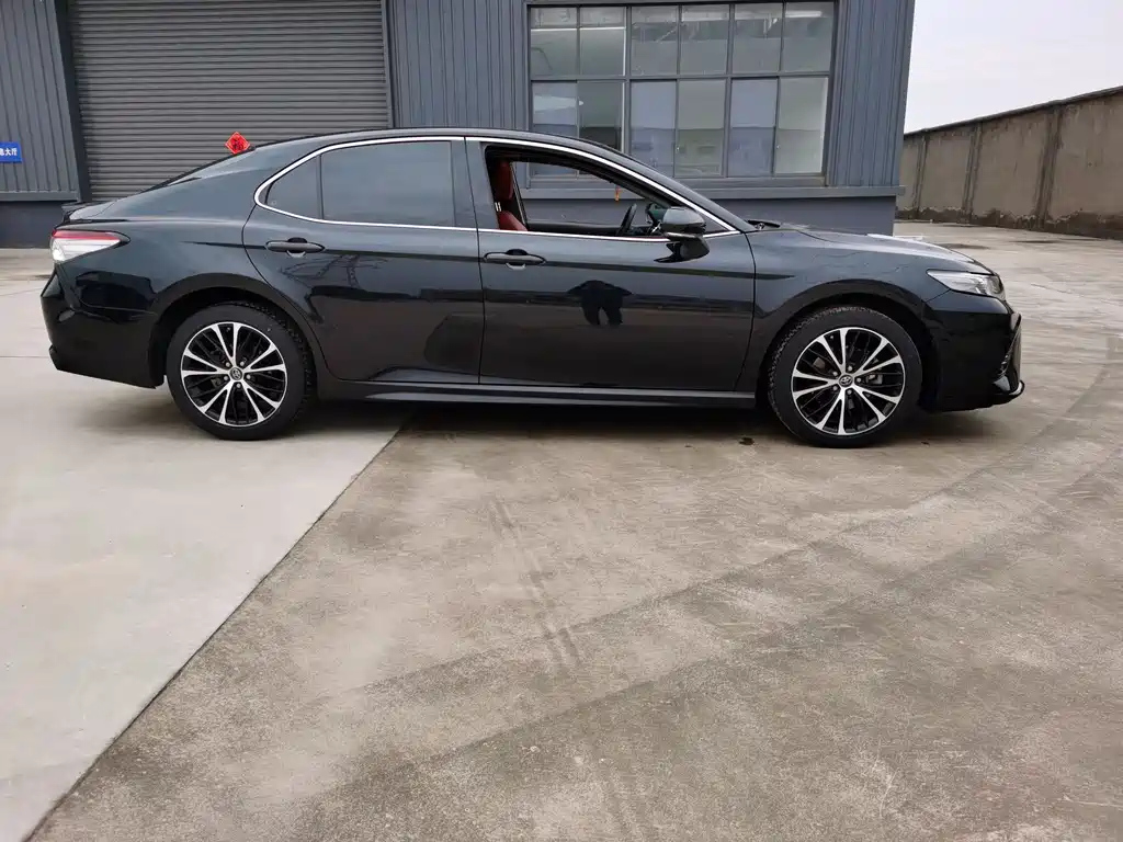 TOYOTA CAMRY 2020
