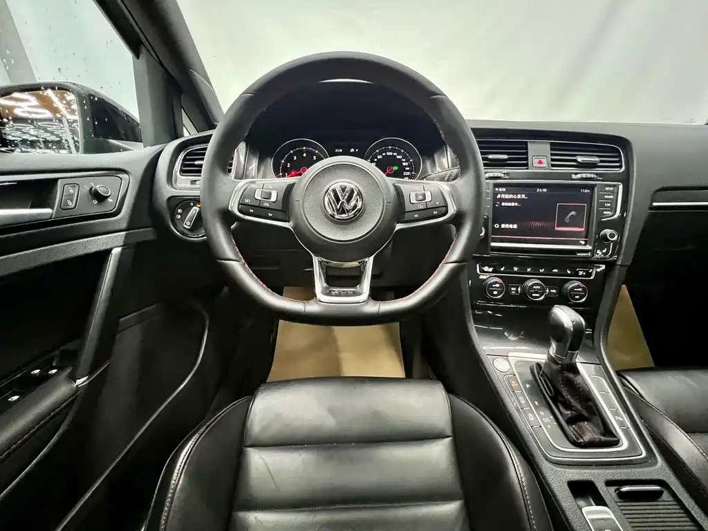 VOLKSWAGEN GOLF 2018