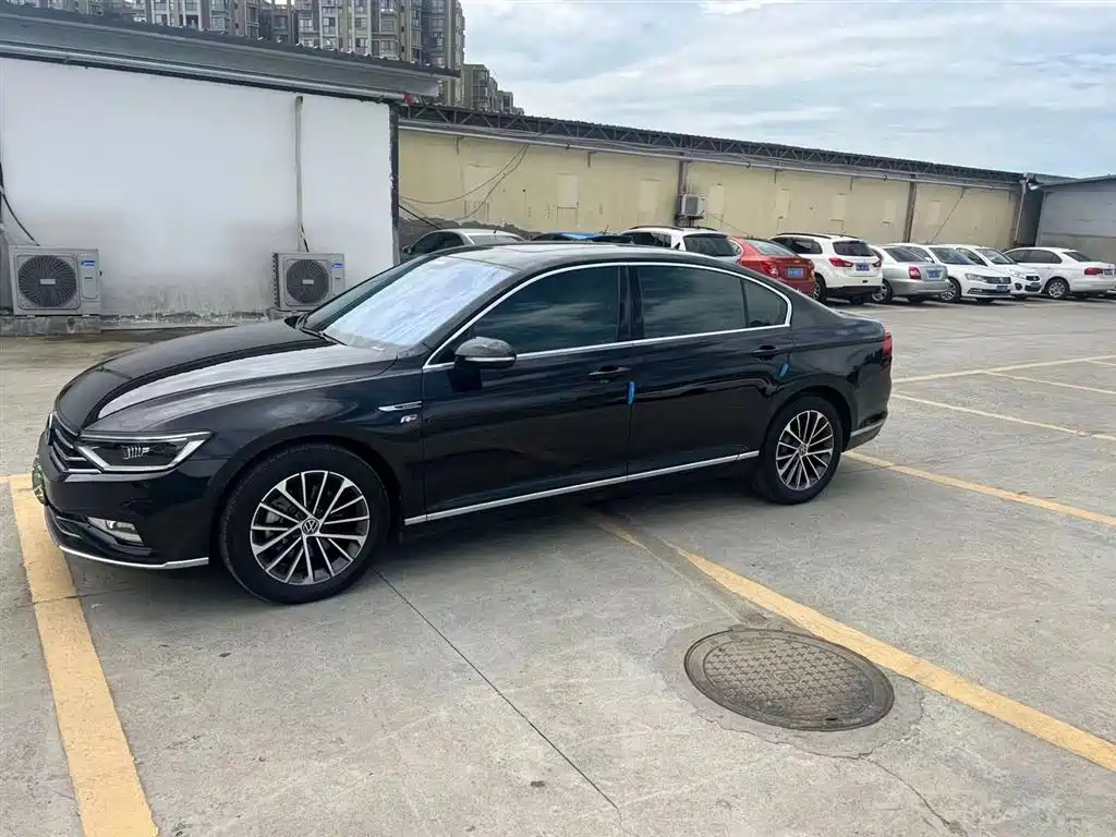 VOLKSWAGEN MAGOTAN 2020