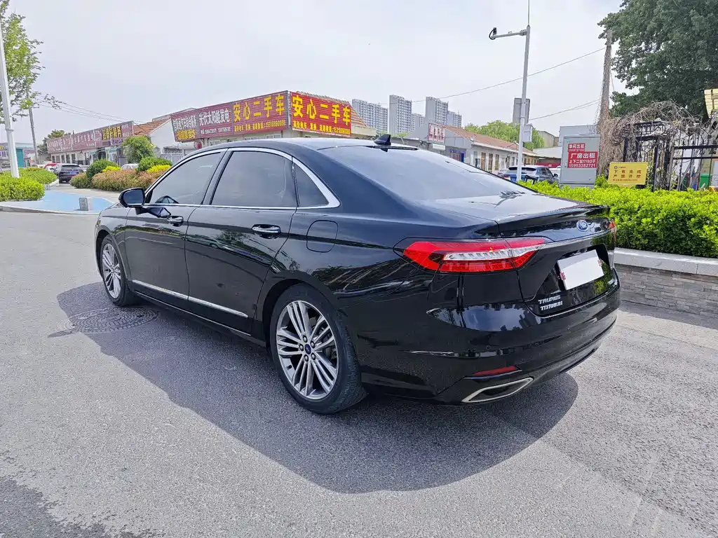 FORD TAURUS 2020