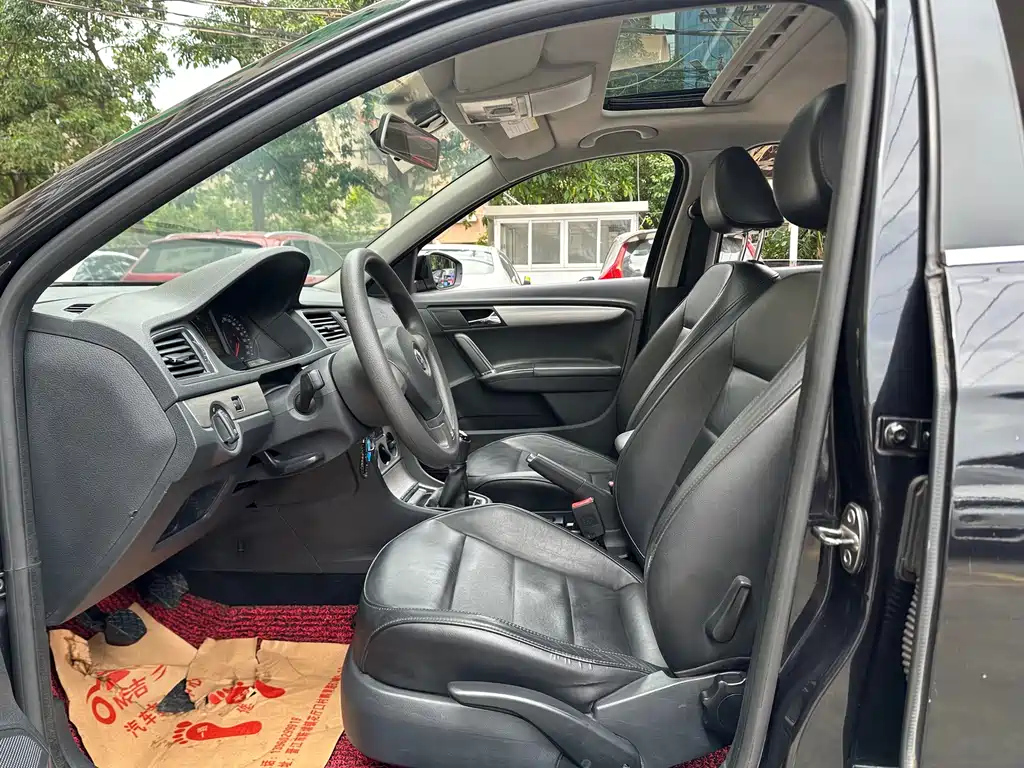 VOLKSWAGEN LAVIDA 2014