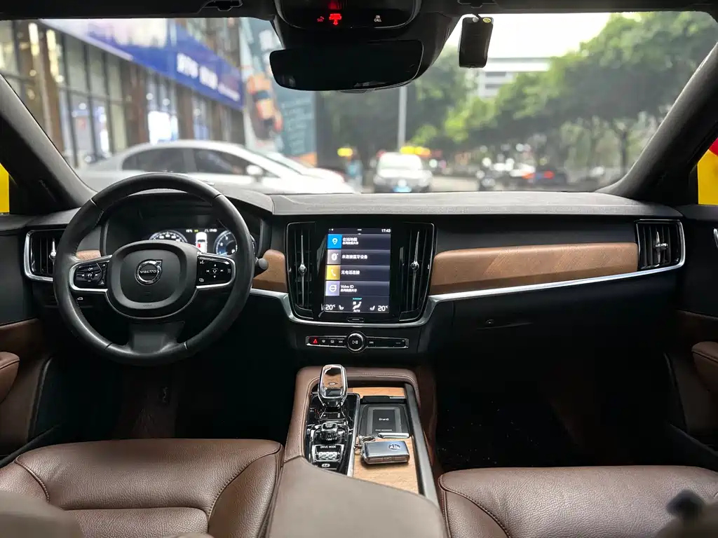 VOLVO S90 2021
