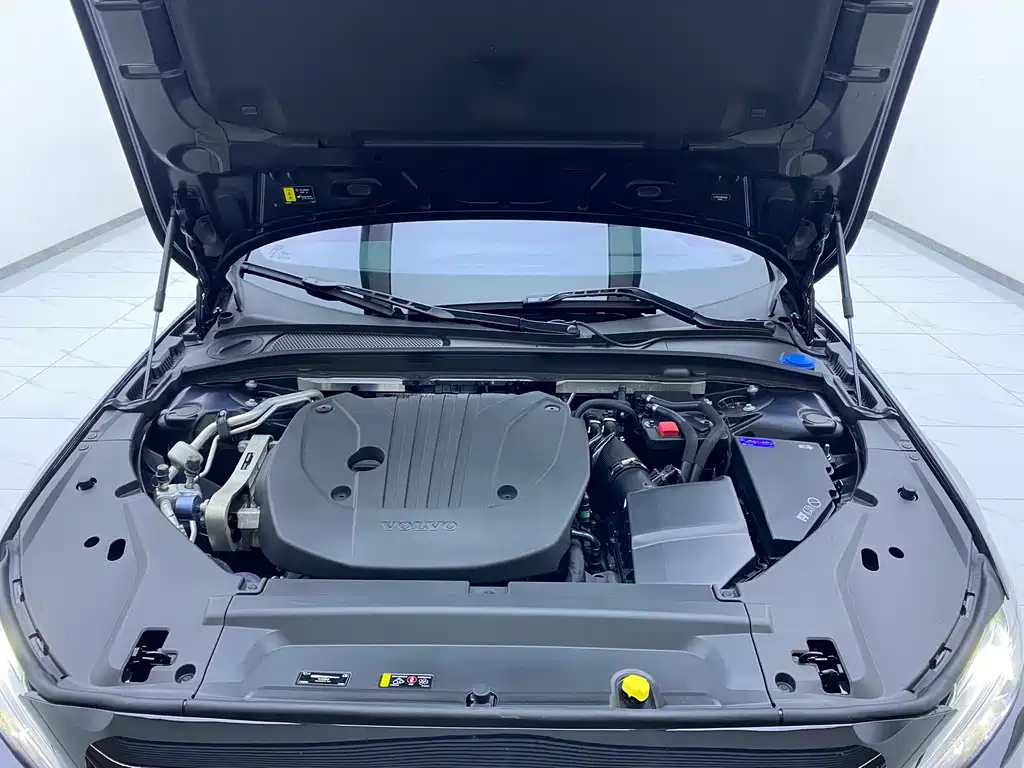 VOLVO S90 2023