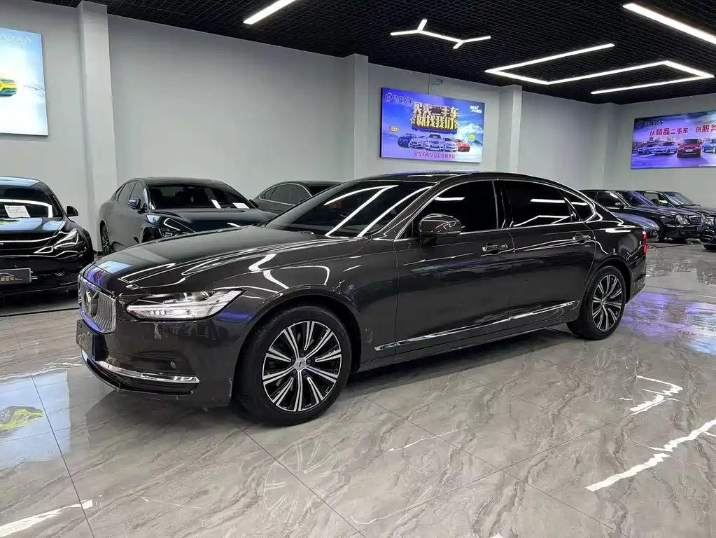 VOLVO S90 2021