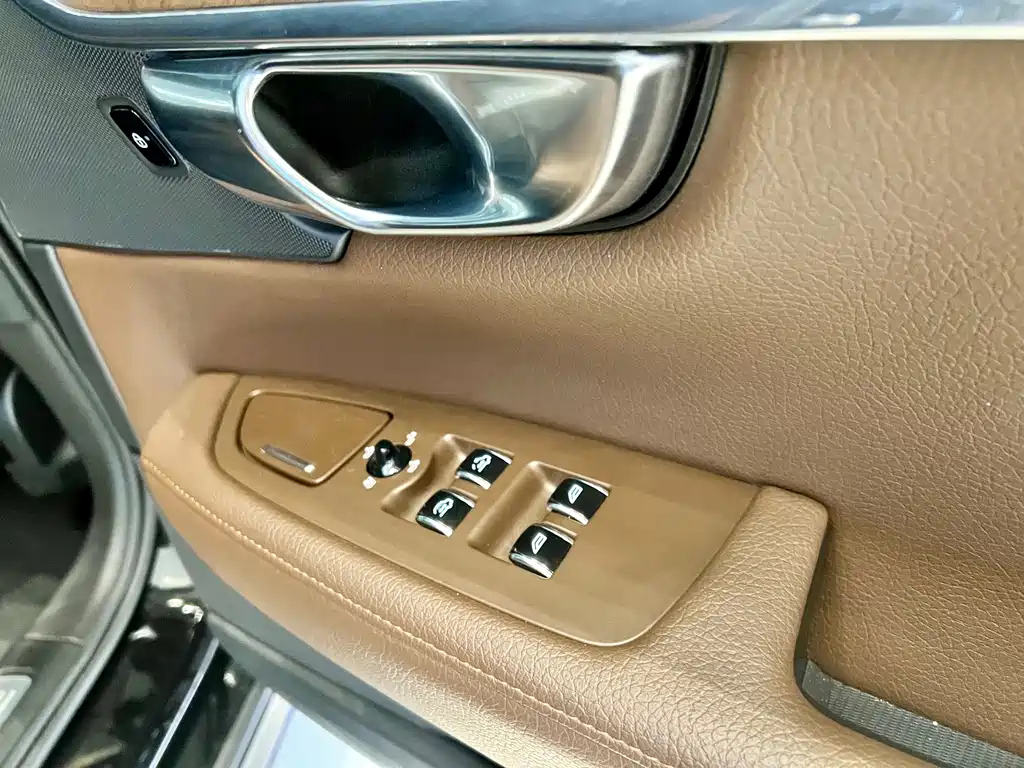 VOLVO S90 2022