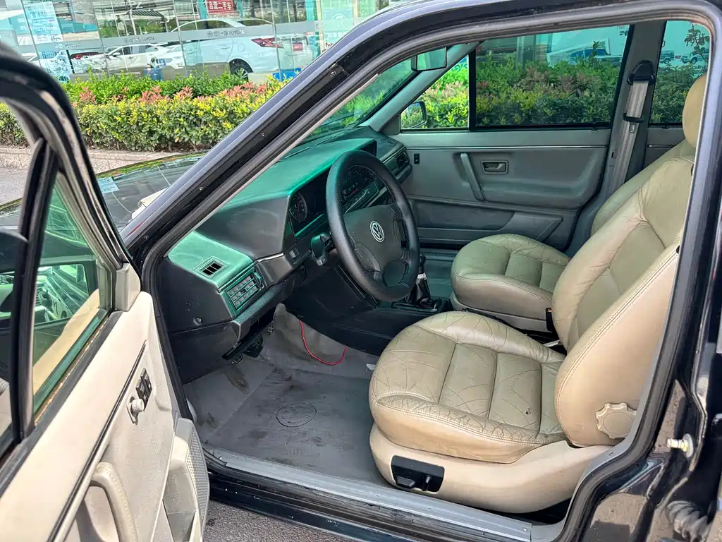 VOLKSWAGEN SANTANA CLASSIC 2011