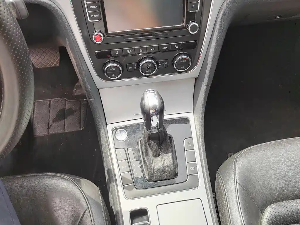 VOLKSWAGEN PASSAT 2015
