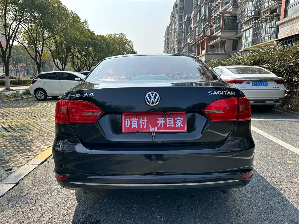 VOLKSWAGEN SAGITAR 2014