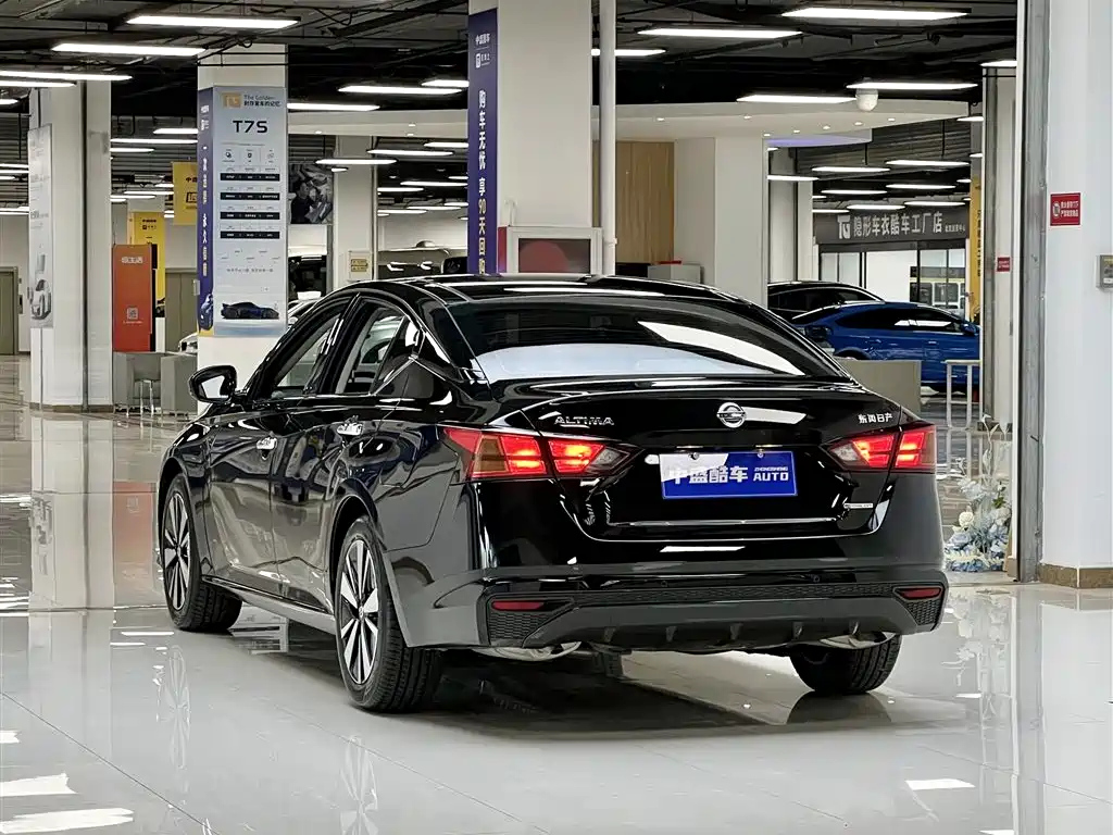 NISSAN TEANA 2023