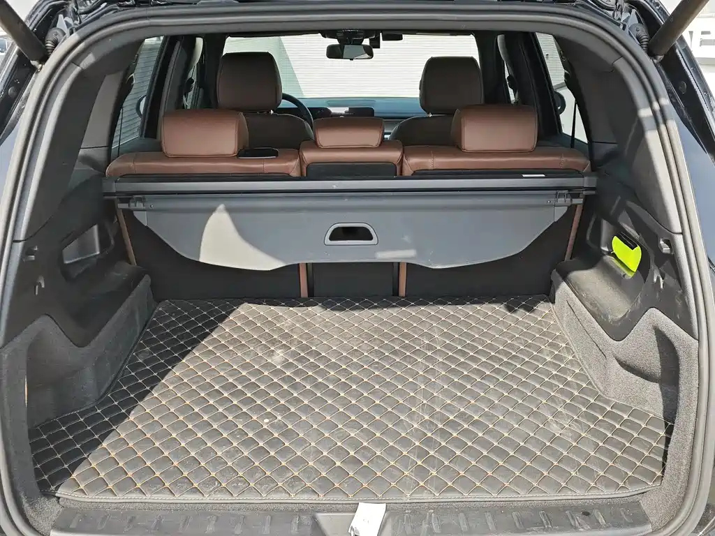 MERCEDES BENZ GLB 2023