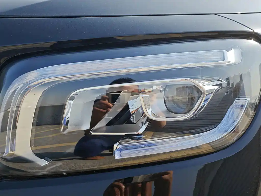 MERCEDES BENZ GLB 2023