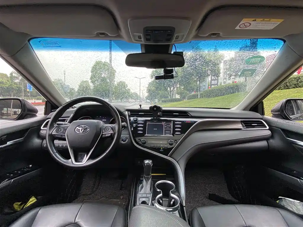 TOYOTA CAMRY 2018