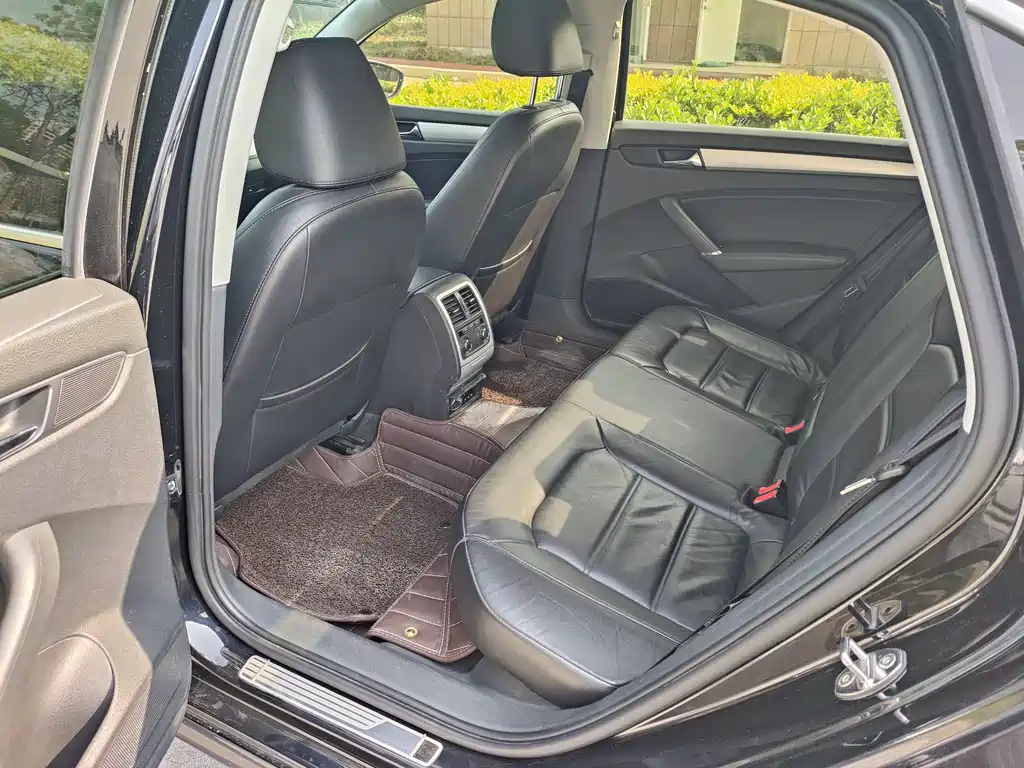 VOLKSWAGEN PASSAT 2015