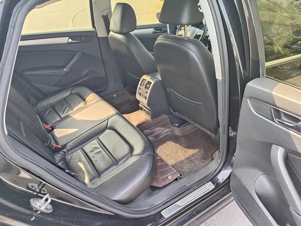 VOLKSWAGEN PASSAT 2015