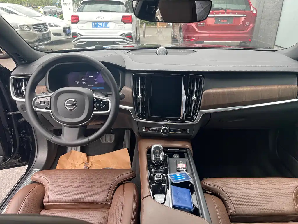 VOLVO S90 2023