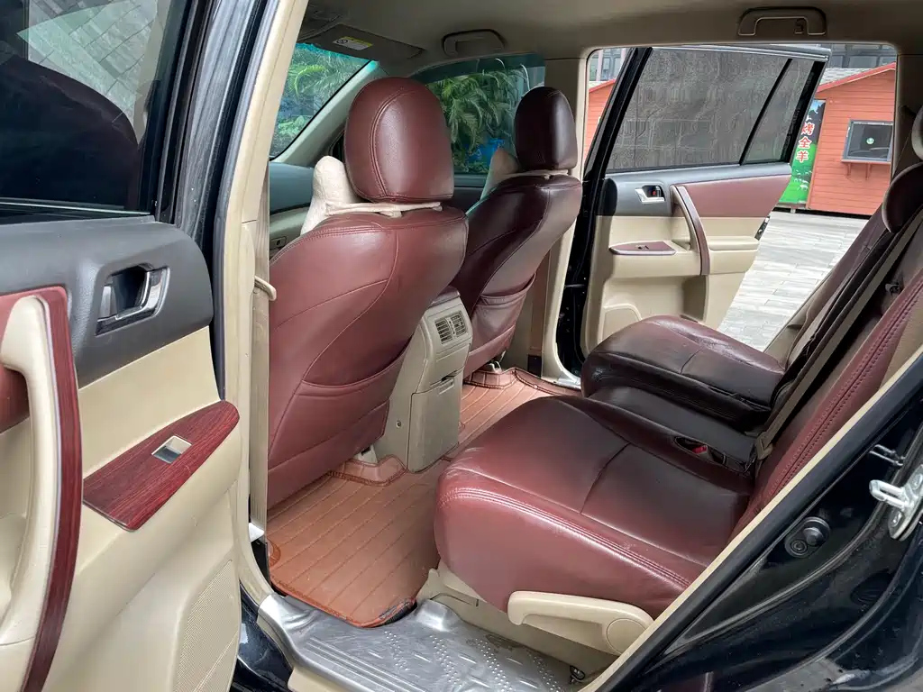 TOYOTA HIGHLANDER 2013