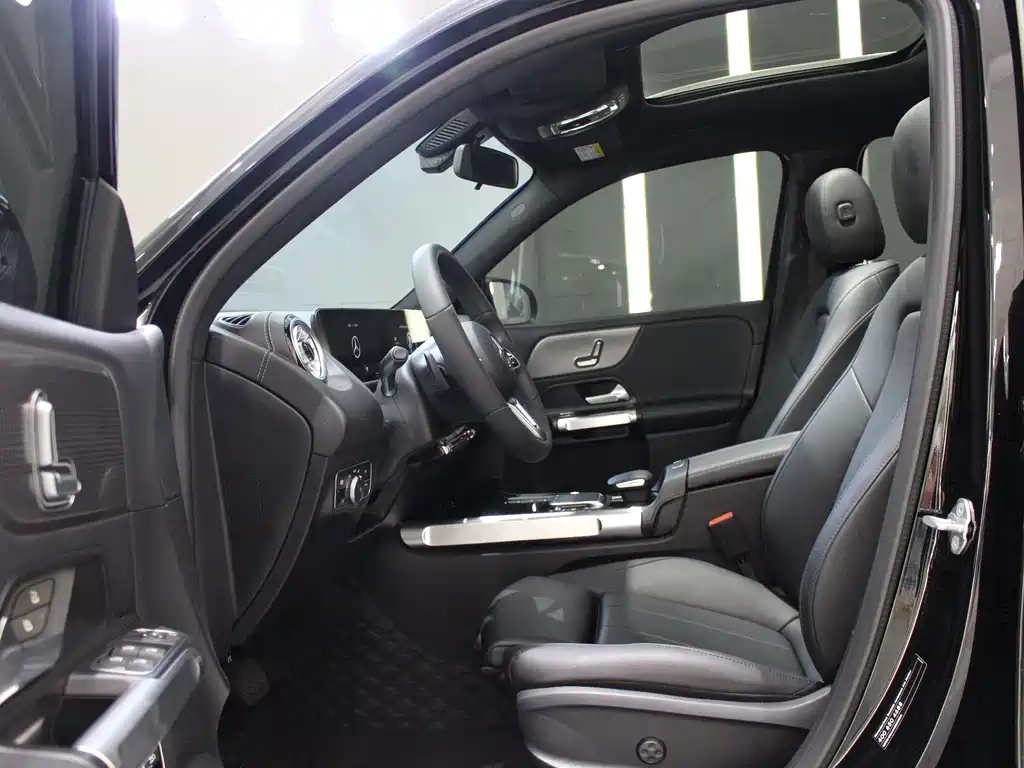 MERCEDES BENZ GLB 2023